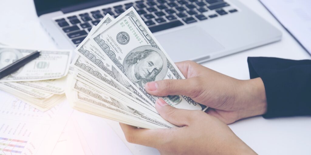 12 maneras comprobadas de ganar dinero en línea en 2026